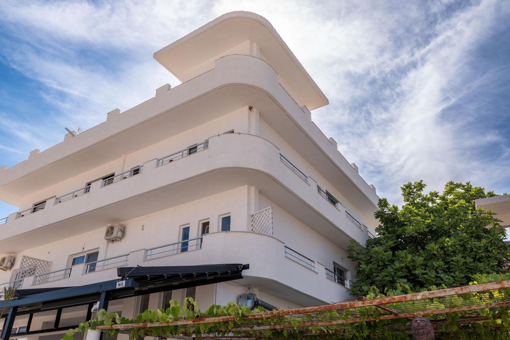 Rest Hour Hotel Ксамил Екстериор снимка