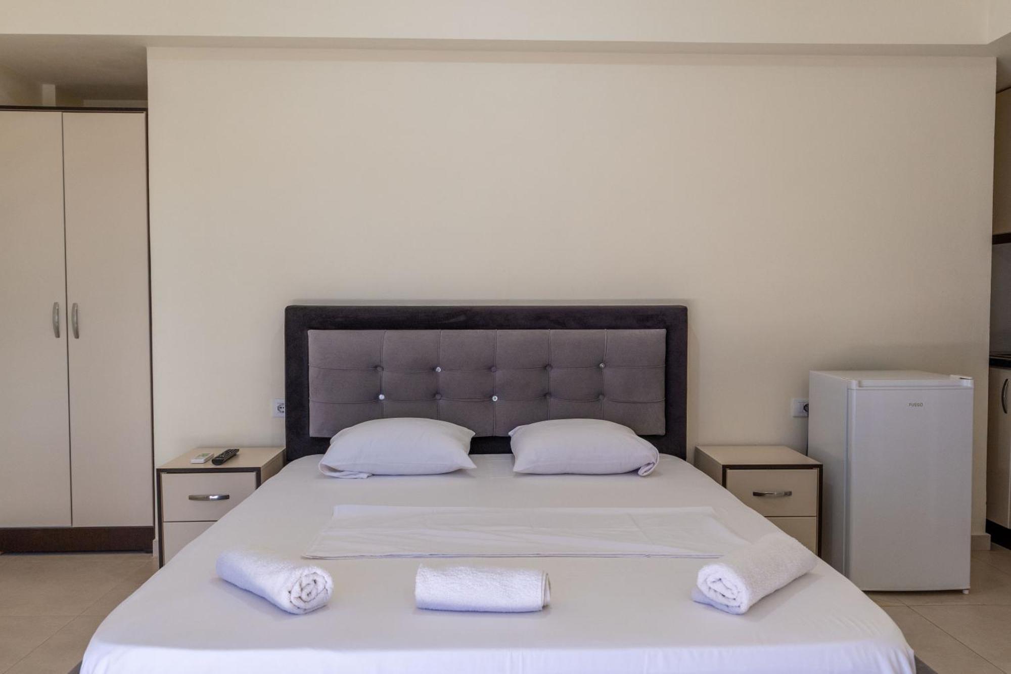 Rest Hour Hotel Ксамил Екстериор снимка