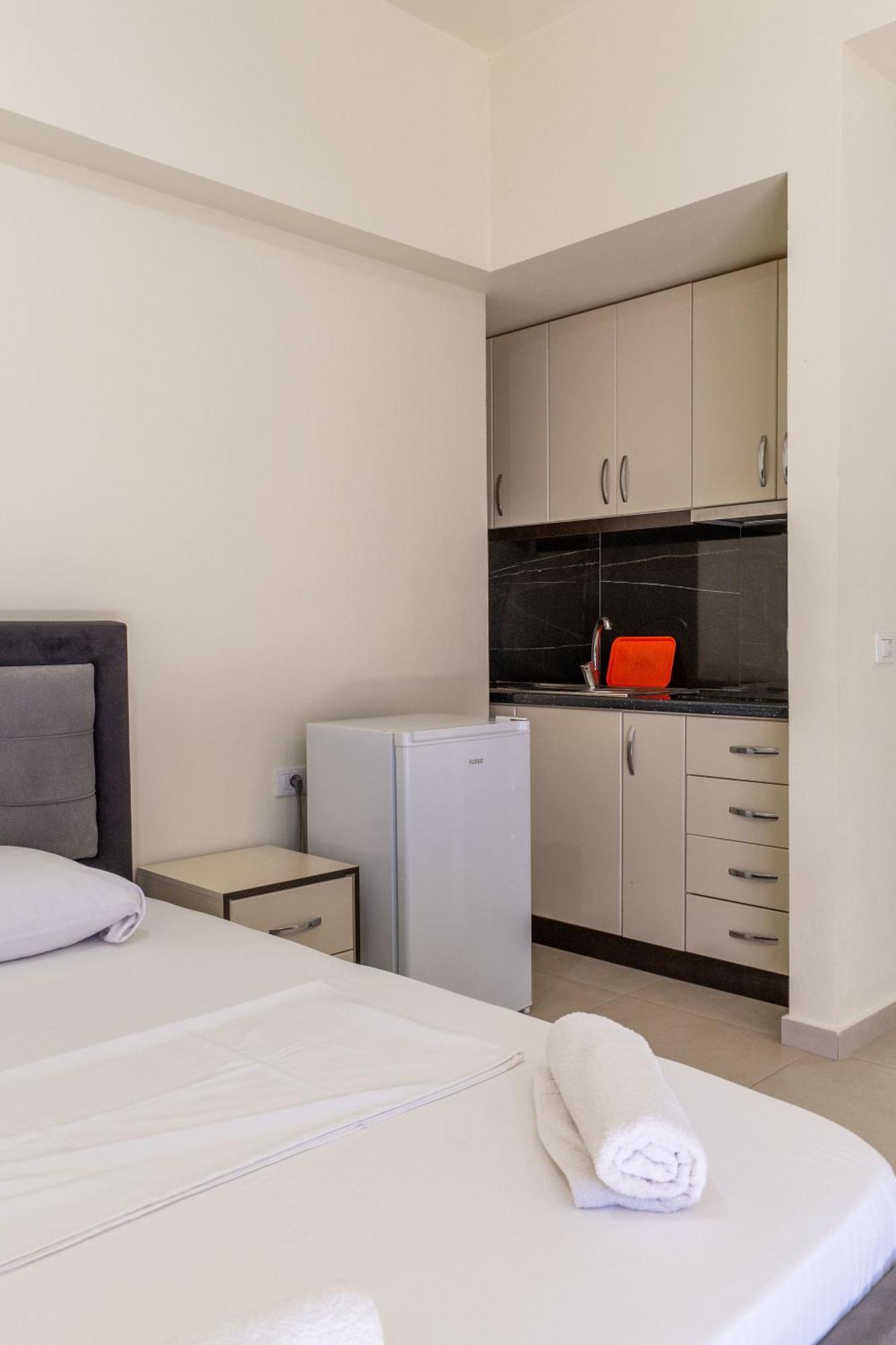 Rest Hour Hotel Ксамил Екстериор снимка