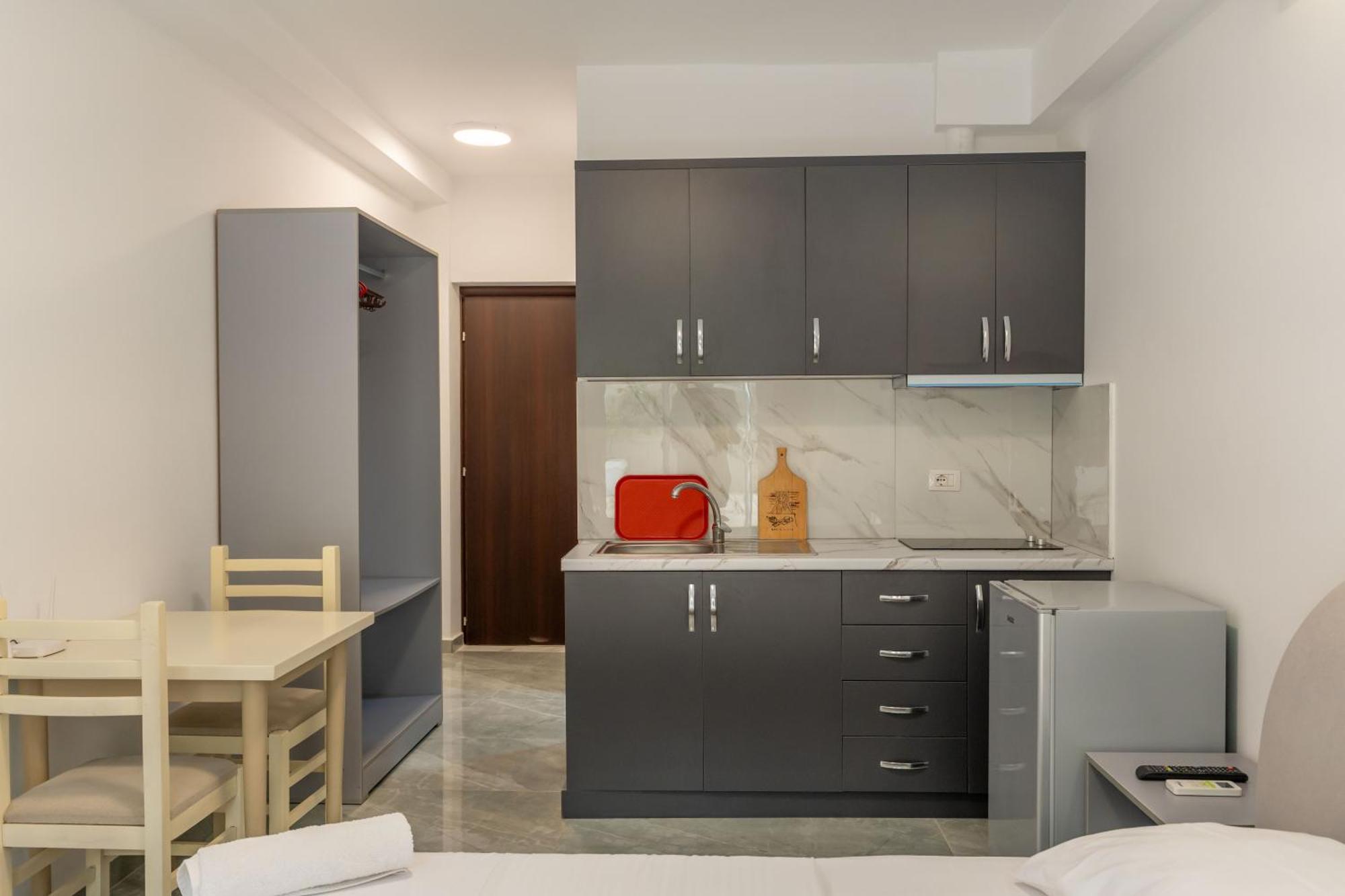 Rest Hour Hotel Ксамил Екстериор снимка