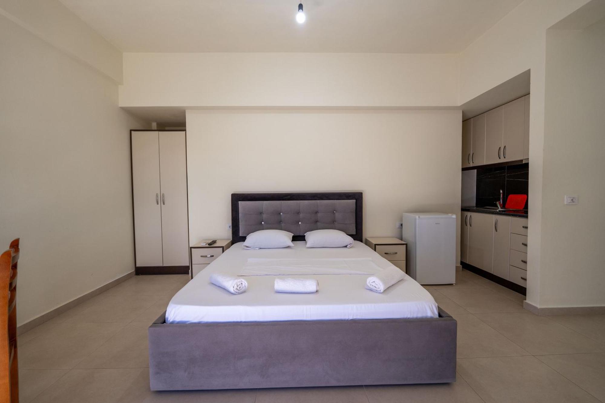 Rest Hour Hotel Ксамил Екстериор снимка