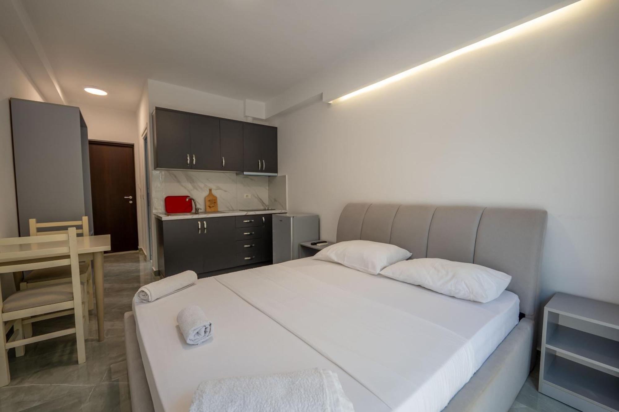 Rest Hour Hotel Ксамил Екстериор снимка