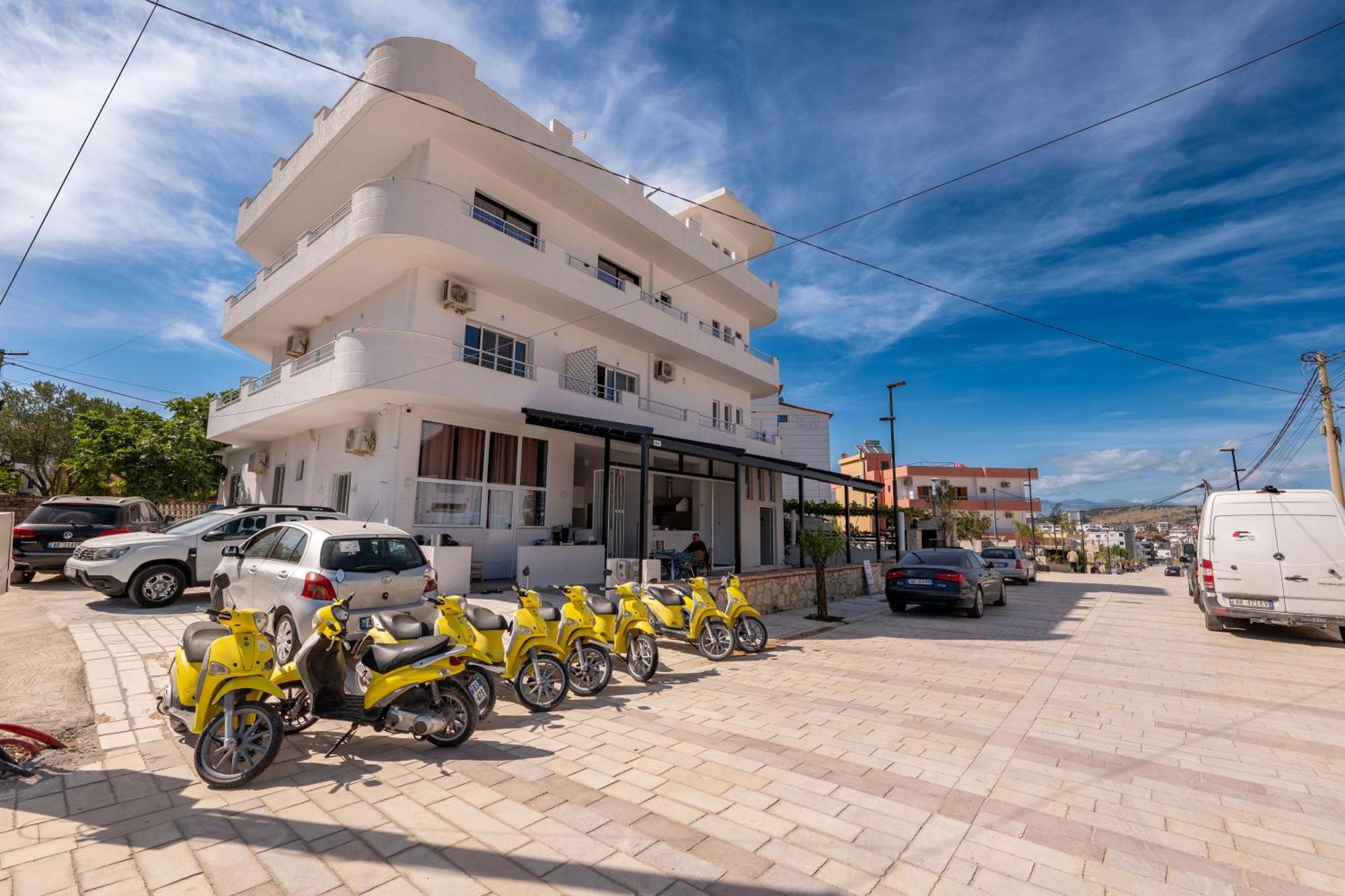 Rest Hour Hotel Ксамил Екстериор снимка